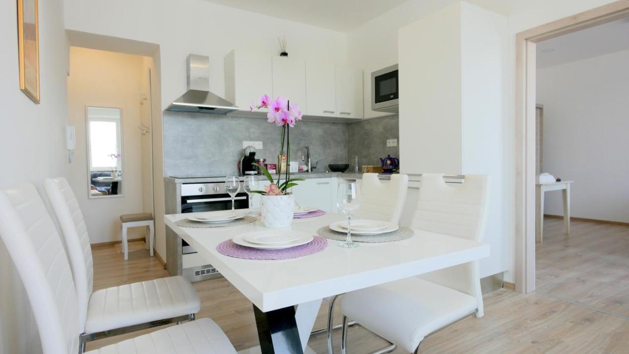Apartman U Louckeho Klastera 2 Plus Kk Зноймо Экстерьер фото